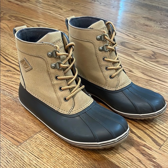 Boy’s Sperry Bowline Storm Boots. Size 5. Excellent to Like New Condition. - Picture 1 of 16